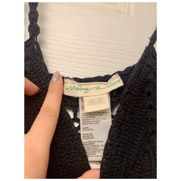 Crocheted black cropped tank top - Picture 4 of 6